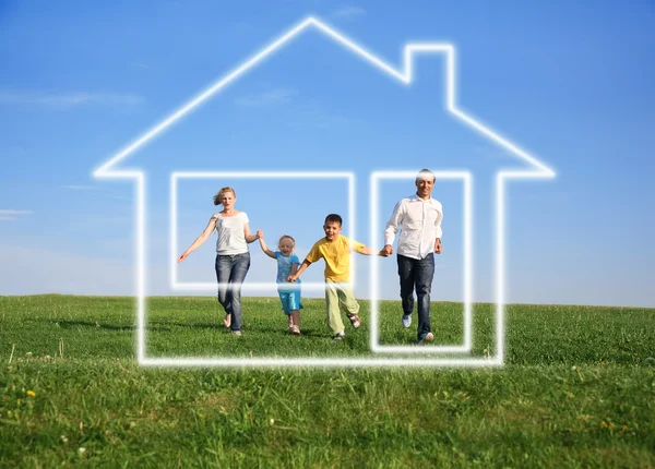 Family with dream house — Stock Photo, Image