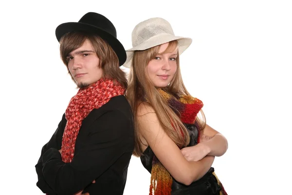 Mladý pár v kloboucích, izolované na bílém — Stock fotografie