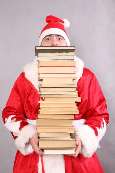 Weihnachtsmann mit vielen Büchern — Stockfoto
