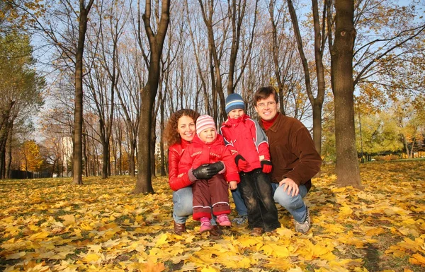 Mother and father with the children in the park in autumn — Stock Photo, Image