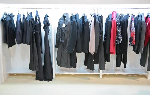 Oblečení v obchodě — Stock fotografie