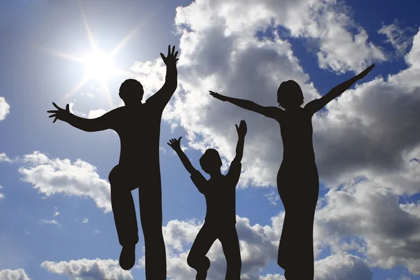 Šťastné rodiny silueta na slunečnou oblohou — Stock fotografie
