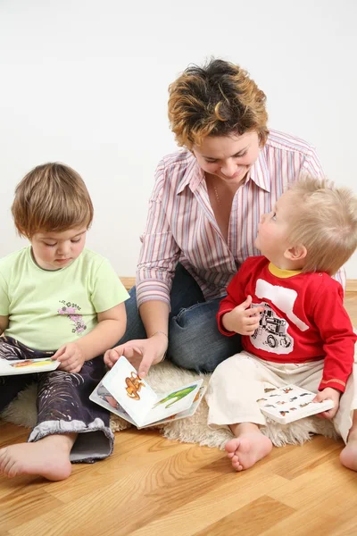 Children looking books with mother 2 — Stock Photo, Image