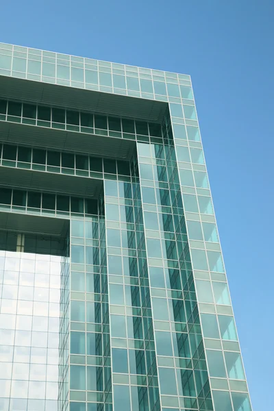 Fasade van moderne gebouw — Stockfoto