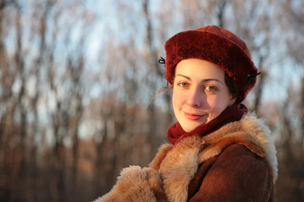 Portrait pretty woman outdoor in winter — Stock Photo, Image