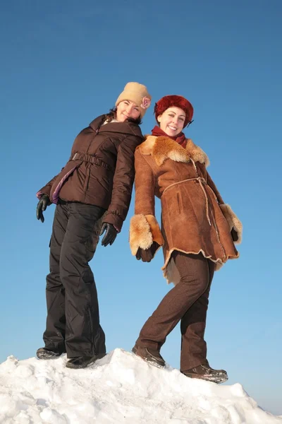 Two young woman posing on snow hill 2 — Stock Photo, Image