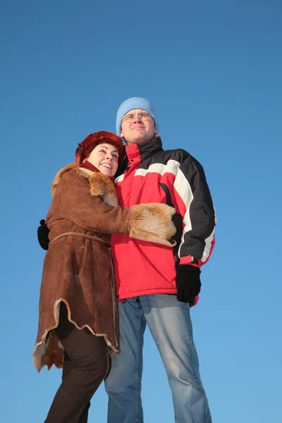 Couple against blue sky background in winter — Stock Photo, Image