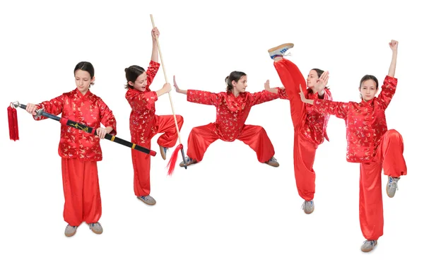 Wushu meisje in rode groep — Stockfoto