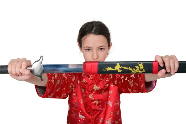 カンフー少女が剣を取り出す — ストック写真