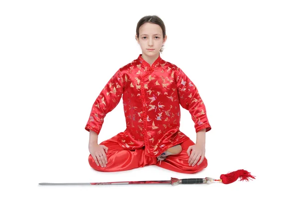 Wushu menina com espada senta-se — Fotografia de Stock