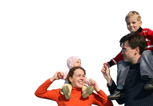 Сім'я з дітьми на плечах ізольовані — стокове фото