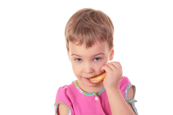 Ребенок с бубликом — стоковое фото