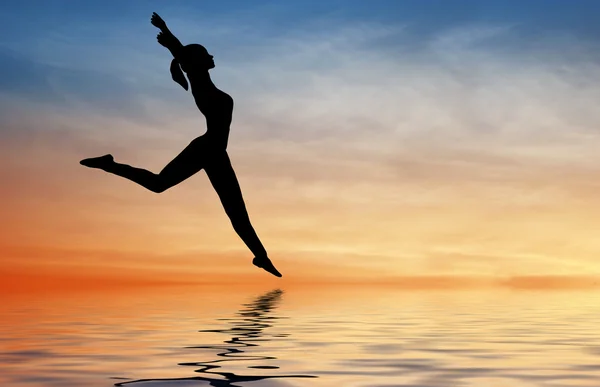 Silhouette salto ragazza su acqua — Foto Stock