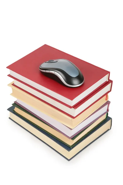 Ποντίκι του υπολογιστή στο σωρό των βιβλίων — Φωτογραφία Αρχείου