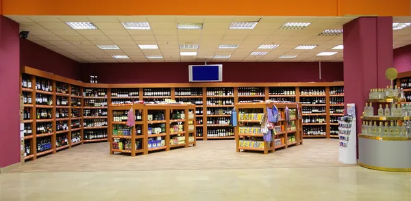 Vinhos na loja — Fotografia de Stock