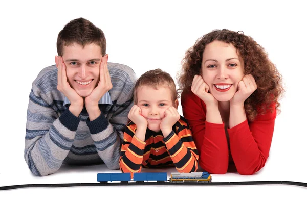 Родители с сыном и игрушечной железной дорогой — стоковое фото