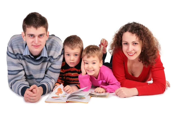 Pais com filhos e livros — Fotografia de Stock