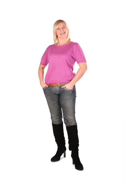Middleaged žena v růžové tričko stojí — Stock fotografie