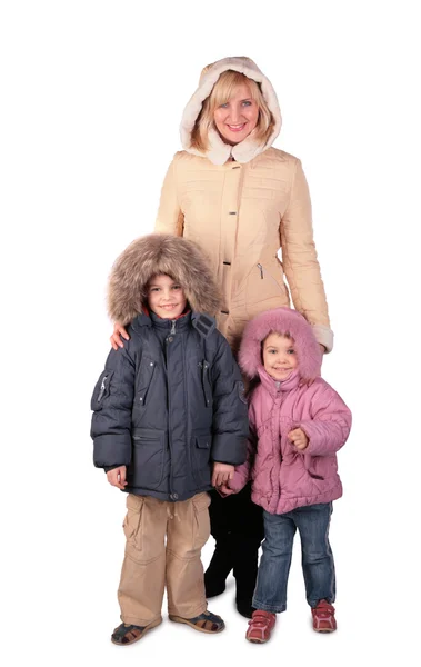 Mujer con niños en vestidos de invierno — Foto de Stock