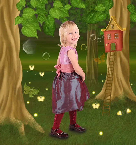 Kleines Mädchen im Märchen — Stockfoto