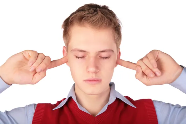 Jongen in rood jasje oren dicht — Stockfoto