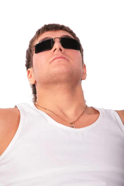 Портрет молодого человека в солнечных очках — стоковое фото