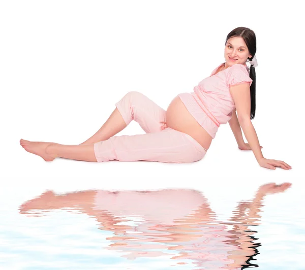 Těhotná dívka sedí na podlaze — Stock fotografie