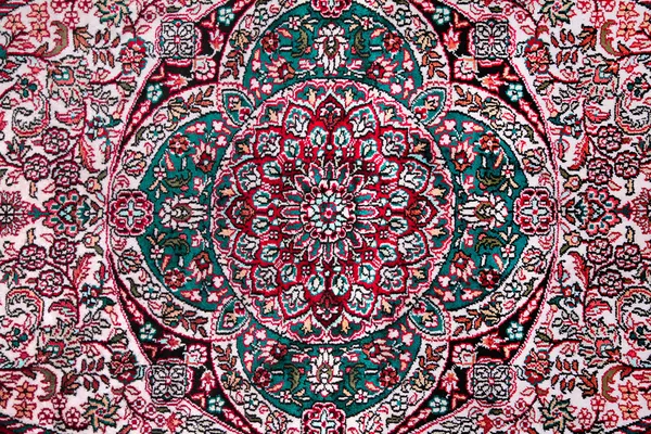 Teppich mit Blumenschmuck — Stockfoto
