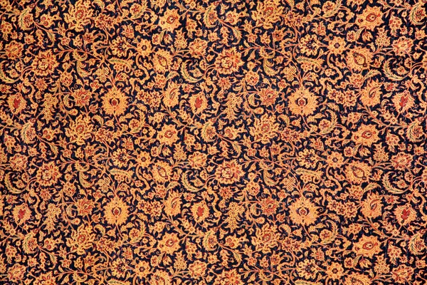 Фрагмент ковра с цветочным орнаментом — стоковое фото