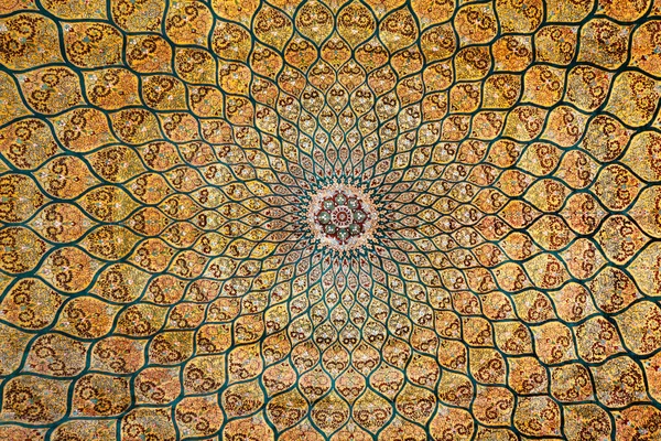 Fragmento de carpete com ornamento floral — Fotografia de Stock