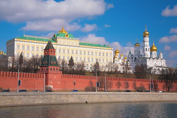 Кремлевский дворец и церкви — стоковое фото
