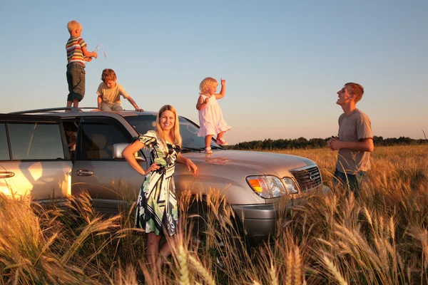 Family on offroad car — Stock Photo, Image