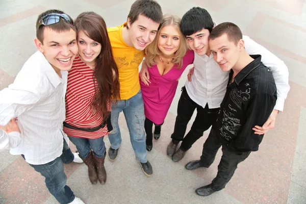 Grupo de jóvenes desde arriba — Foto de Stock