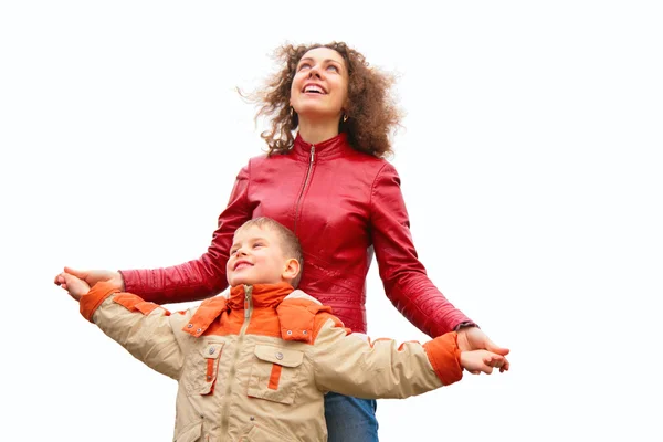 Mother and son stand outdoor and look up — Stock Photo, Image