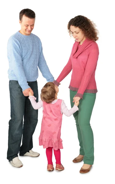 Батьки стоять, об'єднавшись з дочкою — стокове фото