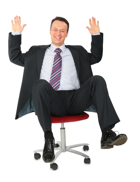 オフィスの椅子にビジネスマンを笑ってください。 — ストック写真