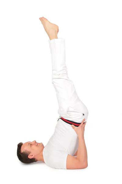 Ο άνθρωπος κάνει γυμναστική, στέκεται πάνω από το κεφάλι τακούνια — Φωτογραφία Αρχείου