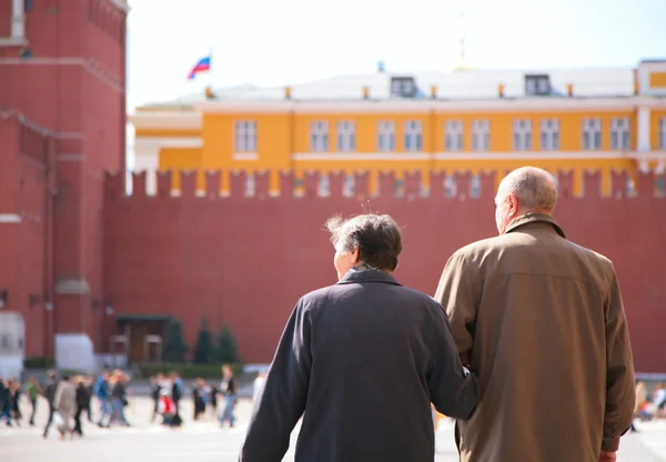 Senior pair on Red Square — Stock Photo, Image