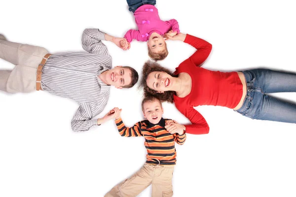 Famiglia sdraiata sul pavimento — Foto Stock