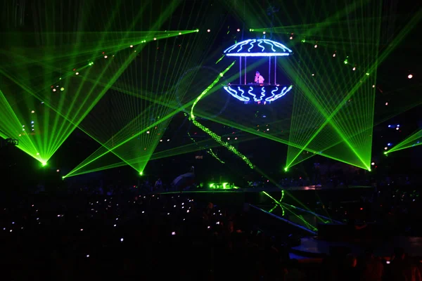 Лазерні промені на концерті — стокове фото