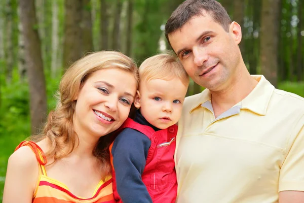 Parents and son in park — Stock Photo, Image