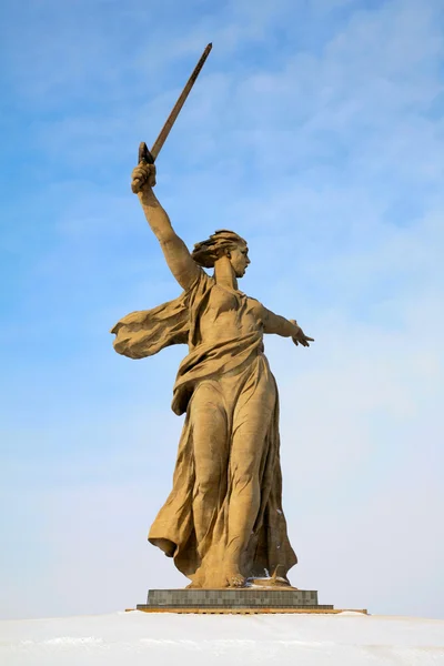 Monument van inheemse land-moeder in volgograd — Stockfoto