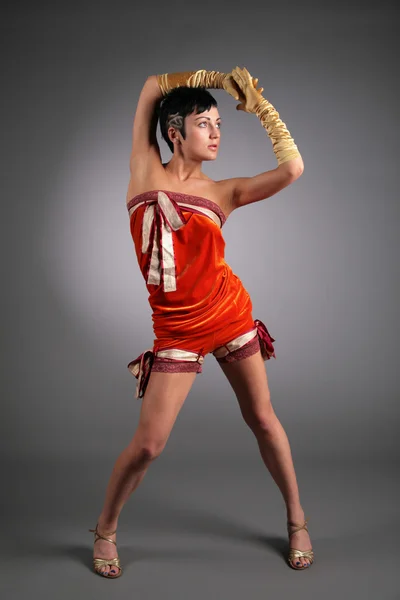 Dansende vrouw in het rood — Stockfoto