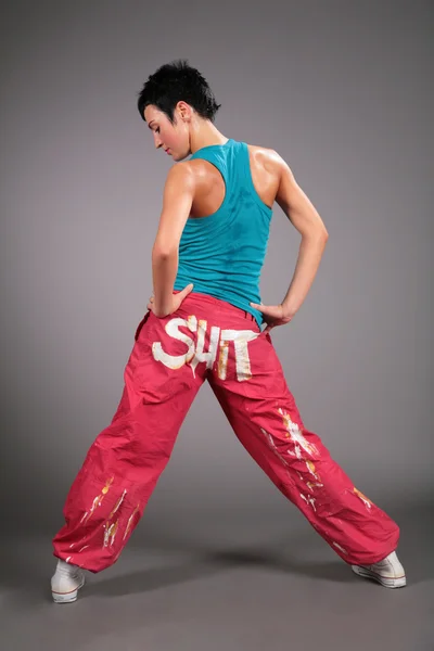 Tančící žena v sportovní oblečení za — Stock fotografie