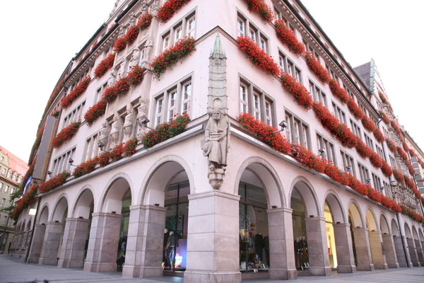 stock image Building decorated by flowers