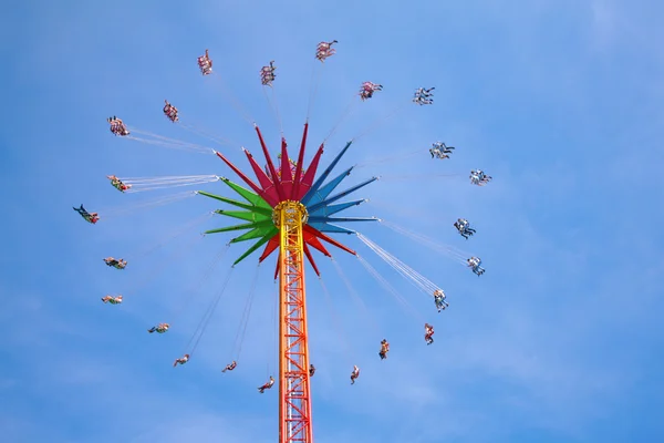 Carrousel in lucht — Stockfoto