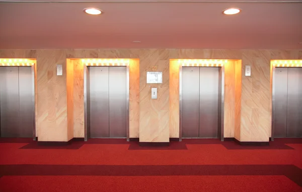 Portas do elevador — Fotografia de Stock