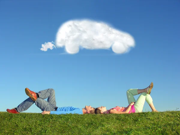 Paar en cloud droomauto — Stockfoto