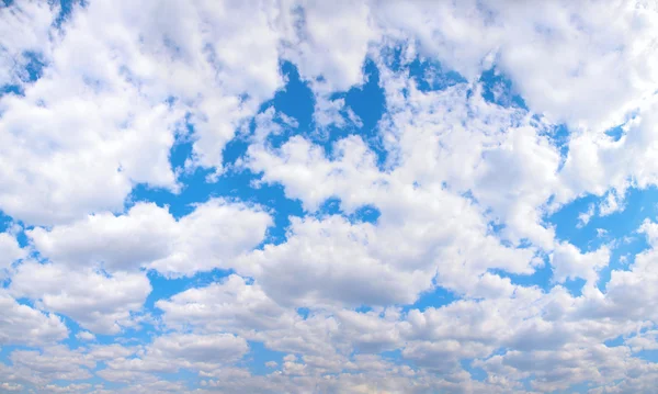 Panorama pochmurnego nieba — Zdjęcie stockowe
