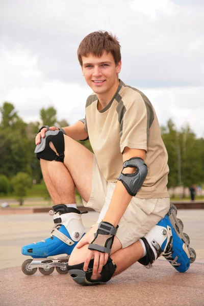 Guy on roller skates — Stock Photo, Image